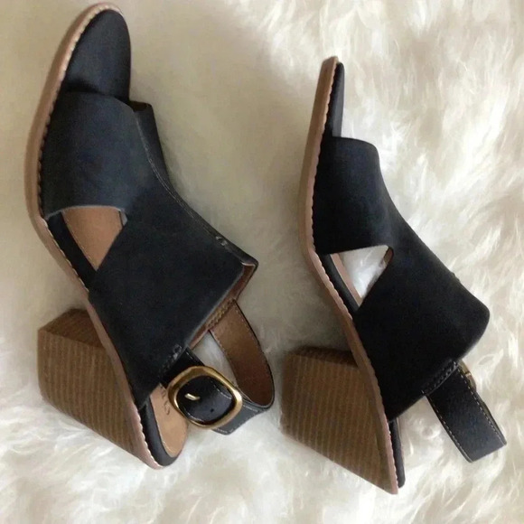 Euro soft Sandal Size 9 Medium Block Heels - Picture 2 of 6